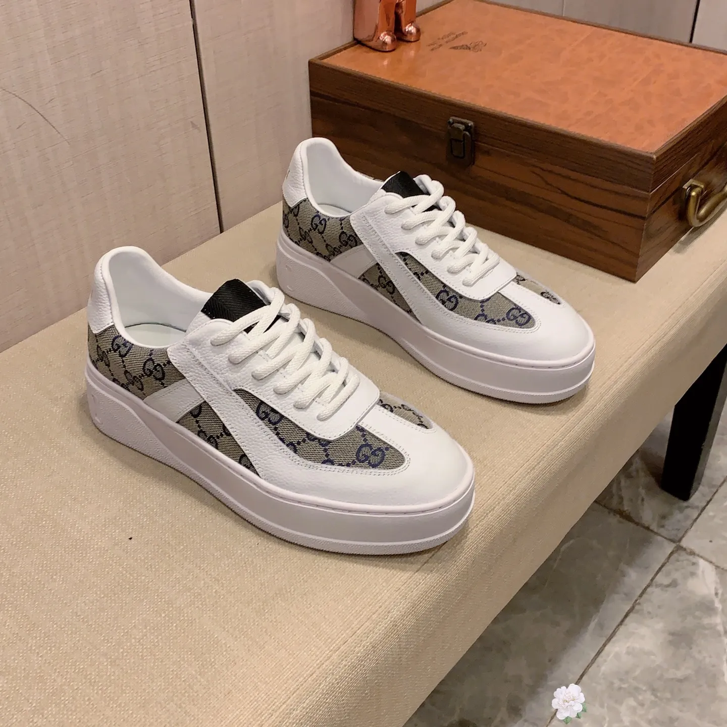 Men's men's shoes💰420💰💰🎩🎩[Lightning][Lightning] "GUCCI*" The latest and most popular casual sports shoes, top brand [seduce] luxury ~ purchasing agent, top quality ~. [Strong] The upper is made of imported breathable cowhide with material ➕ breathable sheepskin feet (•) and fine workmanship. The original stylish and stylish soft rubber wear-resistant and non-slip outsole is light and comfortable on the feet. The real thing looks better when photographed in person. 012: code: 38-44, can be customized to 45, 3️⃣ colors are available
